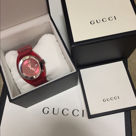 Gucci watch red main image 4
