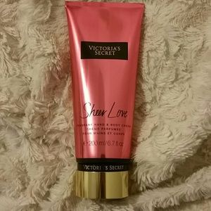 ***SOLD ON MERC***VS Sheer Love lotion 6.7oz