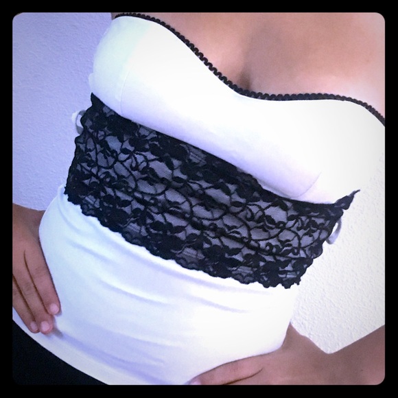 Beautiful strapless white top with back lace M