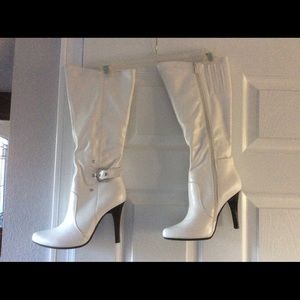 White Boots.  Size 6 1/2.  Brand new.