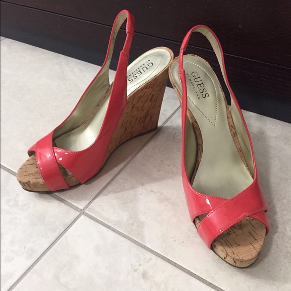 GUESS coral wedges
