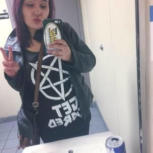 Meet your Posher, Joelle