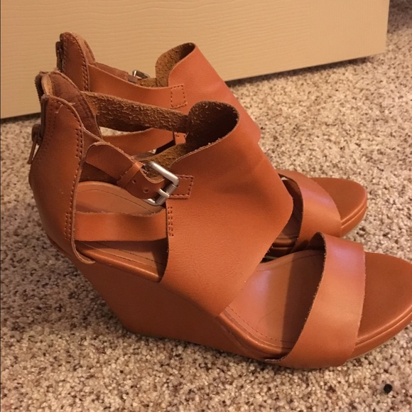 Brown Express Wedges