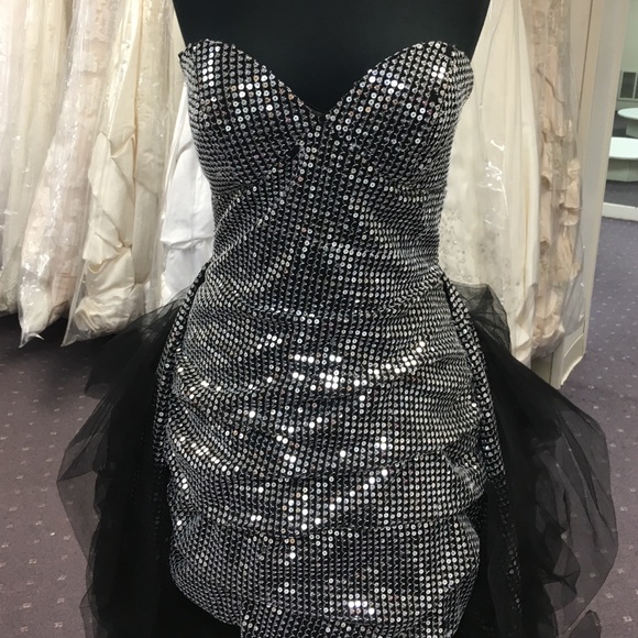 Silver high low gown - Picture 2 of 4