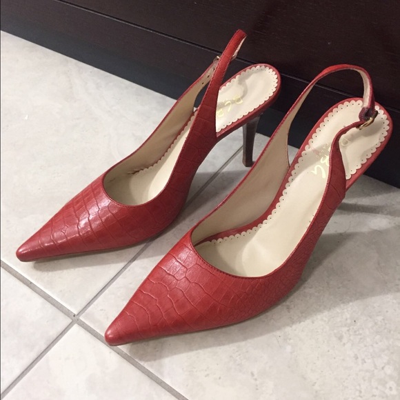 Res leather BCBG closed toe heels! - Picture 2 of 3