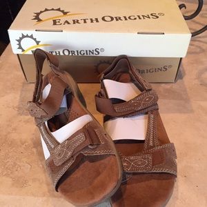 New never worn Earth Origins comfortable sandals!