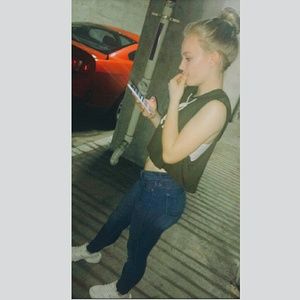 Meet your Posher, Dominique