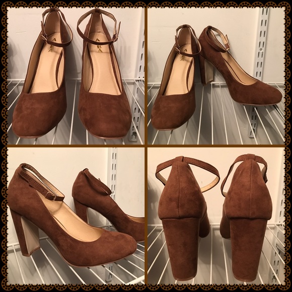 🌼Brown Suede Chunky Heels🌼