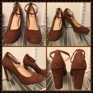 🌼Brown Suede Chunky Heels🌼