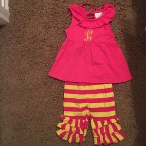 Boutique outfit with "L" embroidered on it