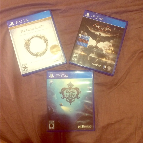 PS4 bundle ☃️☃️ Time to Christmas shop!