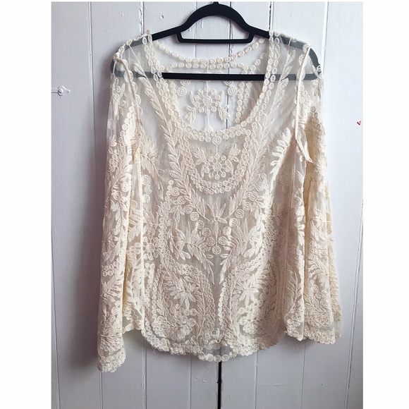 Tops - 🎉SALE🎈Boutique lace long sleeve top