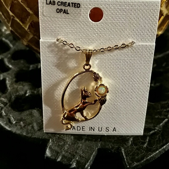 Gold necklace with cat, small opal stone - Picture 1 of 2