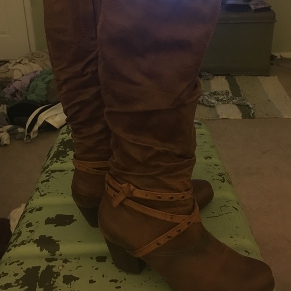 Boot with heels size 8 1/2