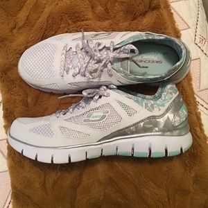 Skechers tennis shoes