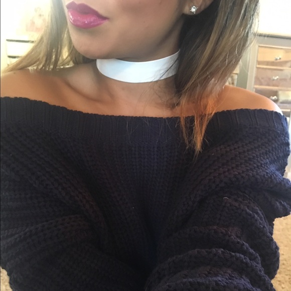 Luxurious Navy Blue Sweater - Picture 3 of 7