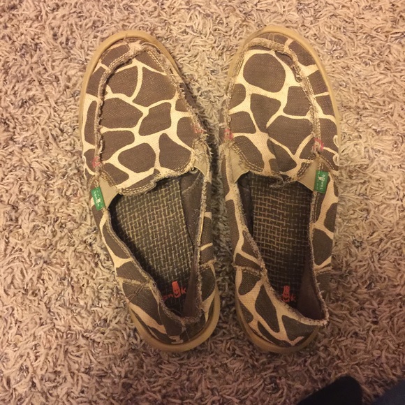 Giraffe Sanuk shoes!