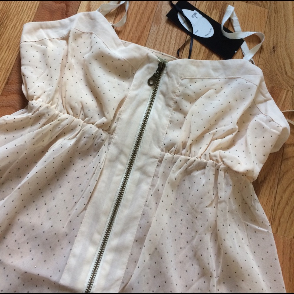 🤩 Cream And Gold Tank- - Picture 4 of 5