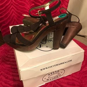 Steve Madden wooden shoe 4in" heel