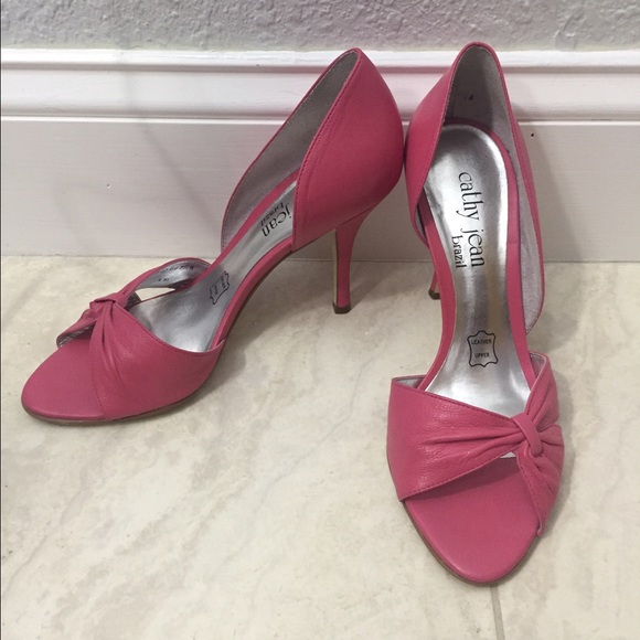 Cute pink heels!