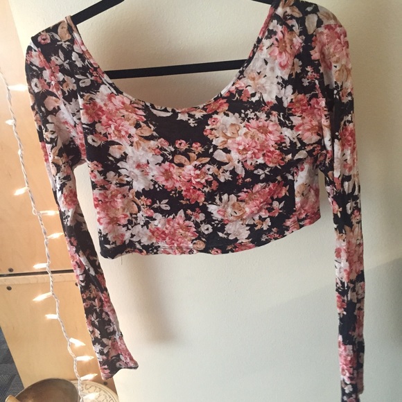 Floral long sleeve cropped top