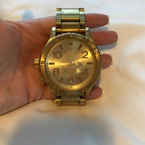 Gold Nixon 51-30
