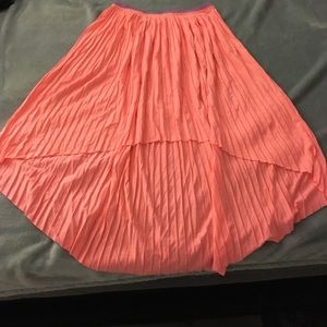 Adorable high low skirt
