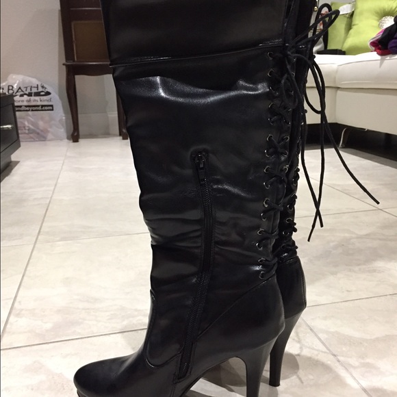 Gorgeous lace up boots!
