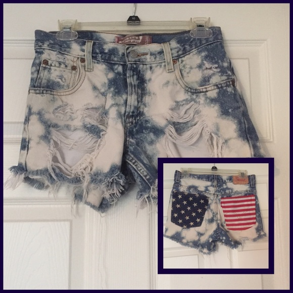 Levi relaxed fit 550 cut offs