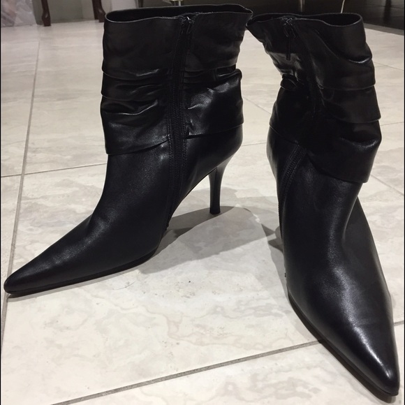 Carlos Santana stylish leather ankle boots