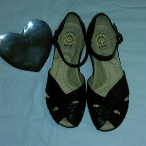 Sold New Earth Spirit Leather Mary Jane Sandals