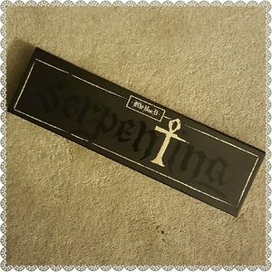 Kat Von D serpentina