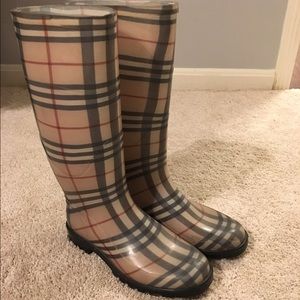 Burberry rain boot