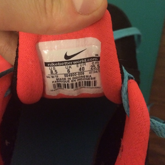 Nikes - Picture 2 of 2