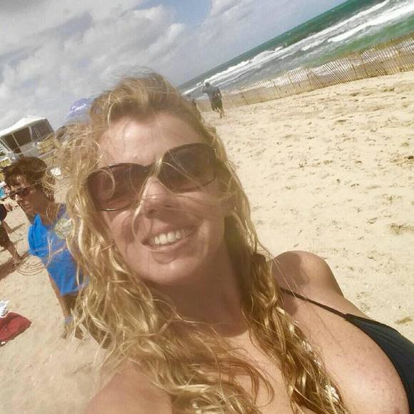 Meet your Posher, Lauren - Picture 2 of 3