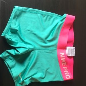 Nike pro shorts M, new brevet worn