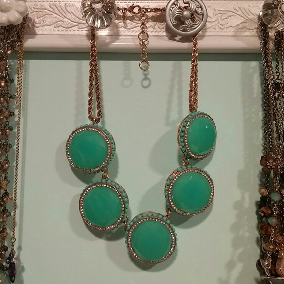 Banana republic statement necklace