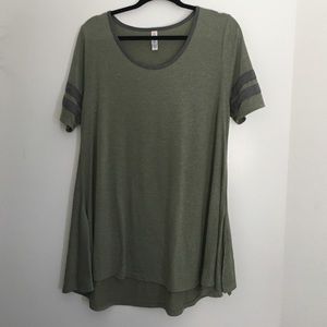 LulaRoe green perfect tee M
