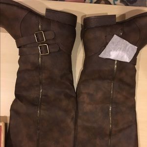 Brown boots! BRAND NEW