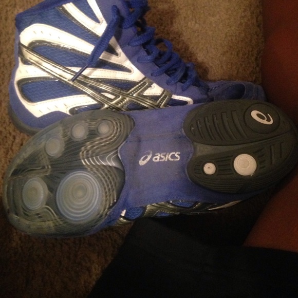 wrestling shoes