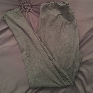 LulaRoe Tally and Curvy leggings grey