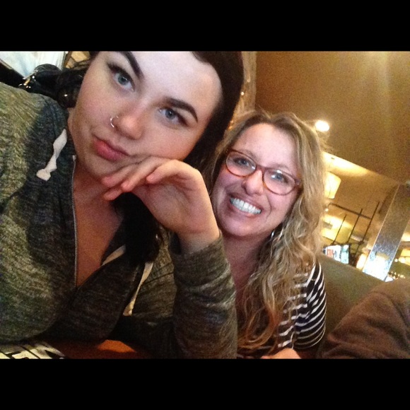 Meet your Posher, Cathy - Picture 1 of 1