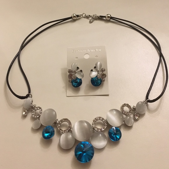 Austrian Crystal, Opal Gold Plated Set of Jewelry. - Picture 3 of 4