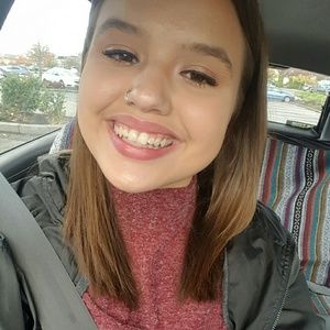 Meet your Posher, Olivia