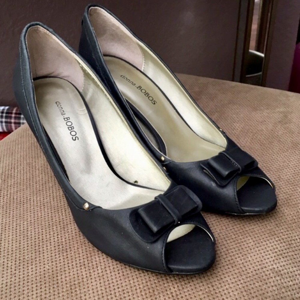 Donna Bobos Black Bow Genuine Leather Pumps