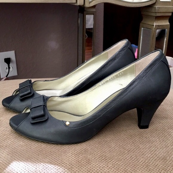 Donna Bobos Black Bow Genuine Leather Pumps - Picture 3 of 4