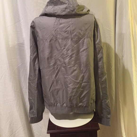 Windbreaker. - Picture 2 of 3
