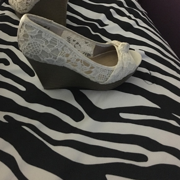 Cute wedges make offers :)