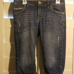Levi Skimmer Short Distressed Medium Wash