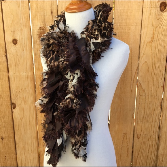 Tiger Design Ruffle Scarf Chocolate - Picture 2 of 4